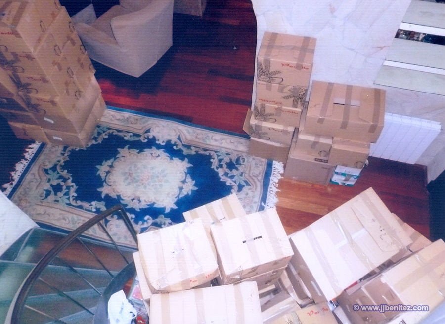 Decenas de cajas esperan el traslado