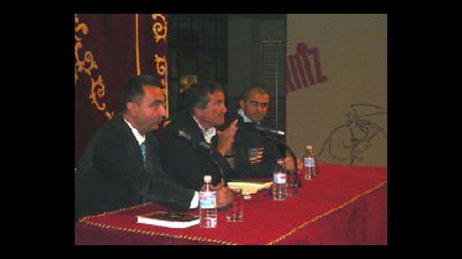 JJ Benítez en una conferencia.