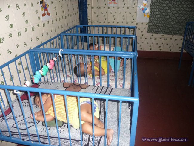 Niños en la casa de la Caridad, en AGRA (Foto Blanca)
