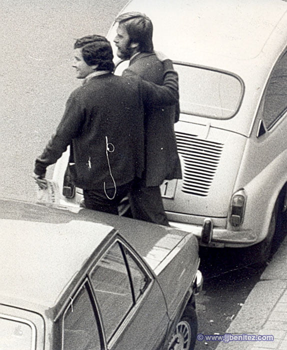 J. J. Benítez y Fernando Múgica.