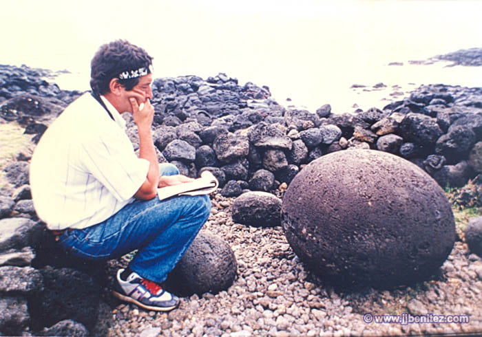 J.J. Benítez.