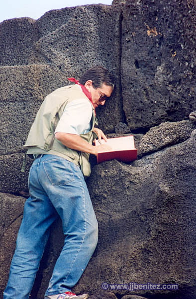 J.J. Benítez.