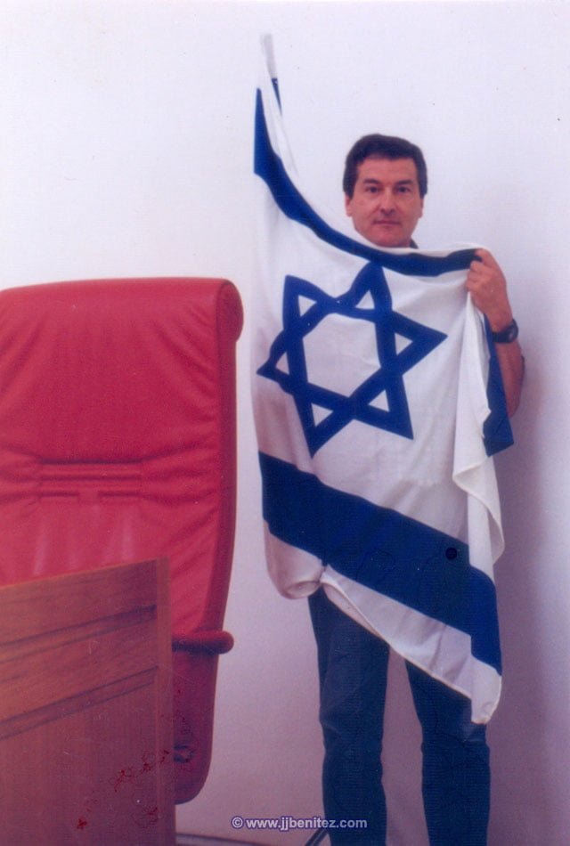J. J. Benítez.