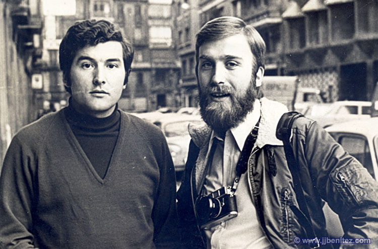 J. J. Benítez y Fernando Múgica.