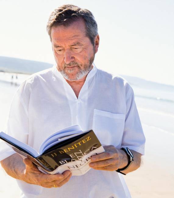 J. J. Benítez.