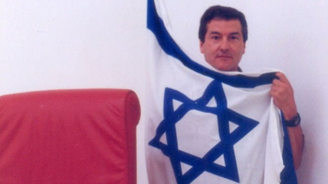 J. J. Benítez.