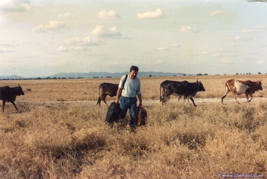J. J. Benítez.