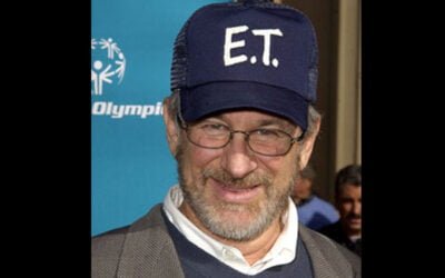 Si te mira un OVNI, despídete